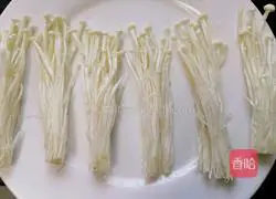 Illustration of how to make enoki mushroom rolls with bean skin 2