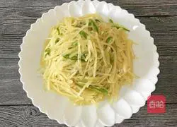 Illustration of how to make green pepper and potato shreds 9