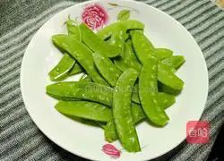 Illustration of how to make fried lotus root slices with snow peas 2