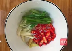 Illustration of how to make stir-fried wild rice 4