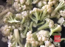 Illustration of how to make fried cauliflower with tomatoes 1