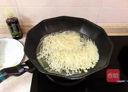 Illustration of how to make shrimps mixed with vegetables 4