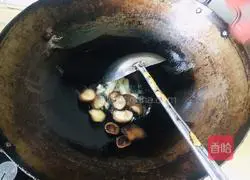 Illustration of how to make fried Chinese cabbage with mushrooms 3