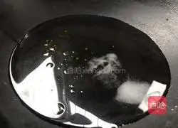 Illustration of how to make stir-fried wild rice 5