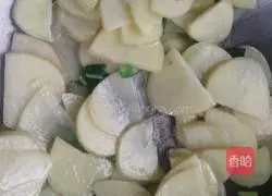 Illustration of how to make spicy cabbage and potato slices 3