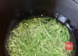 Illustration of how to make stir-fried shredded beans 3