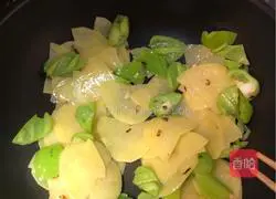 Illustration of how to make hot pepper potato slices 4