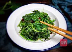 Illustration of how to make spicy and sour sweet potato leaves 7