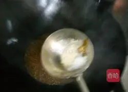 Illustration of how to stir-fry eggplant with green beans 6