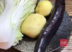 Illustration of how to cook cabbage, eggplant and roasted potatoes 1