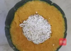 Illustration of how to make a shy pumpkin cup 5