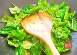 Tiger skin pepper recipe illustration 5