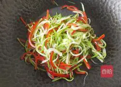 Illustration of how to make melon and red pepper 9