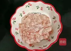 Illustration of how to make steamed lotus root clips 1