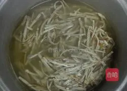 Illustration of how to mix camellia oil with dried melaleuca 3