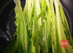 Illustration of how to make braised lettuce 5