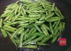 Illustration of how to make green beans and grandma's dish 5