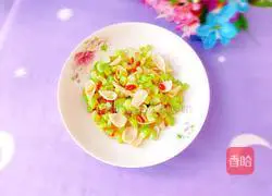 Illustration of how to stir-fry celery and lilies 15