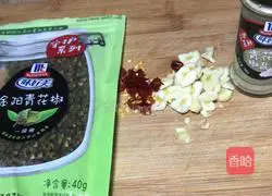 Illustration of how to make spicy red cabbage moss 2