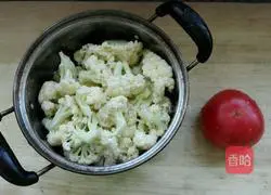 Illustration of how to cook tomatoes and cauliflower 1
