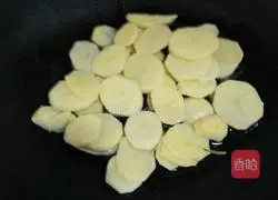 Oyster sauce braised Illustration of how to make potatoes 2