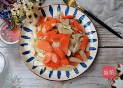 Illustration of how to make fried carrots with king oyster mushrooms 16