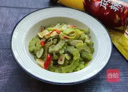 Illustration of how to stir-fry bitter melon 10