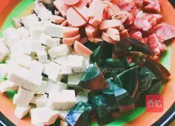 Illustration of how to make vermicelli and baby vegetables in soup 1