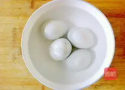 Illustration of how to make cucumber mixed with preserved eggs 5
