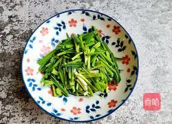 Illustration of how to stir-fry tofu skin with green garlic sprouts 2