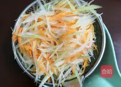 Illustration of how to make shredded celery and radish 9