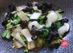 Illustration of how to make vinegared fungus and cabbage 11