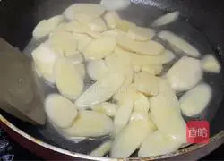 Illustration of how to make wild rice with oyster sauce 3