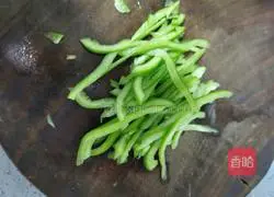 Illustration of how to make green pepper and potato shreds 6