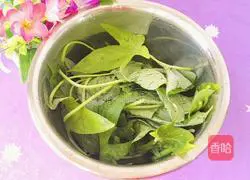 Illustration of how to stir-fry sweet potato leaves 4