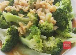 Illustration of how to make garlic broccoli 9