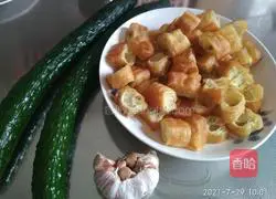 Illustration of how to make sesame sauce and cucumber mixed with fried dough sticks 1