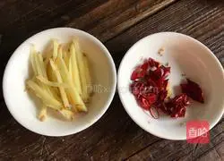 Illustration of how to stir-fry dried tofu with celery 3