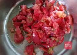 Illustration of how to make tomato and bean paste cake 3