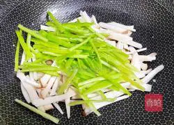 Illustration of how to stir-fry Pleurotus eryngii with green pepper 5