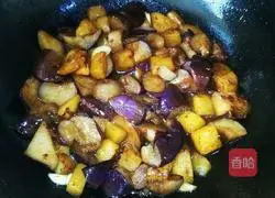 Illustration of how to cook eggplant with potatoes 7