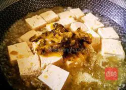 Illustration of how to make golden soup pickled cabbage and tofu 6