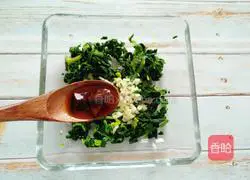 Illustration of how to make cold celery leaves 9