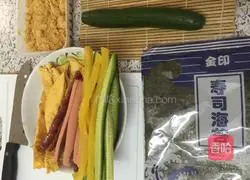 Illustration of how to make meat floss sushi 1