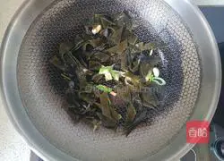 Illustration of how to make kelp and cabbage stewed meatballs 6