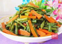 Illustration of how to make fried beans with carrots 14