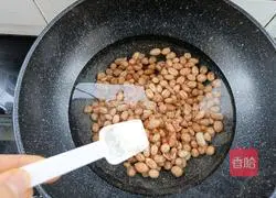 Illustration of how to stir-fry peanuts 5