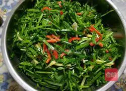 Illustration of how to make pickled leeks 5