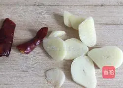 Illustration of how to make hot and sour shredded cabbage 3