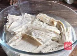 Illustration of how to make steamed rice noodles with yuba 5